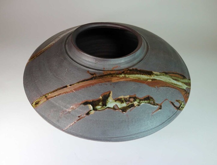 Tseng Min-Nan (Taiwanese Contemporary) Ovoid Stoneware Vase