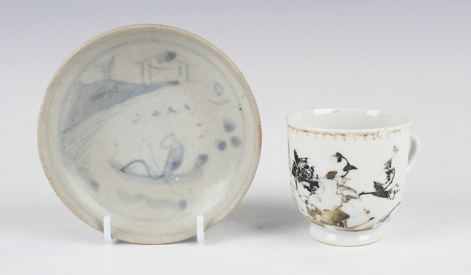 Two pieces of Chinese cargo porcelain, comprising a Vung Tao cargo blue and white provincial porcela