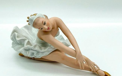 Wallendorf Germany Porcelain Ballerina Seated Figure