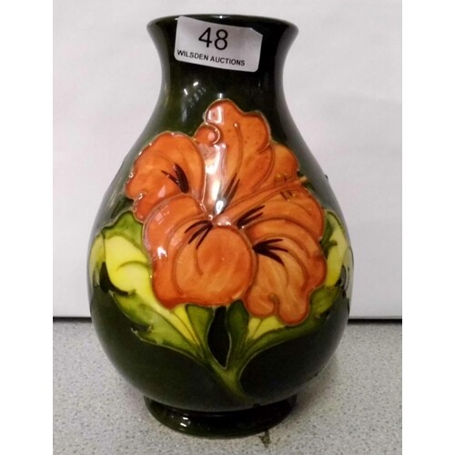 Walter Moorcroft Coral Hibiscus pattern vase 19.5 cm no dama...