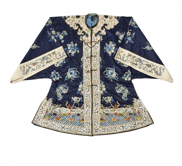 Women’s embroidered silk robe China, Qing dynasty, 19th Century