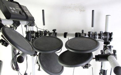 Yamaha Electronic Drumkit with Acessories