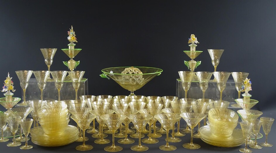 (-), uitgebreid Murano glasservies met gecraqueleerd decor van...