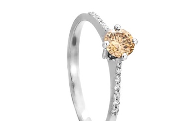 0.55 tcw Diamond Ring - 14 kt. White gold - Ring - 0.46 ct Diamond - 0.09 ct Diamonds - No Reserve Price