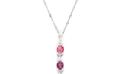 0.608 tcw Sapphire Pendant - 14 kt. White gold - Necklace with pendant - 0.60 ct Sapphire - 0.008 ct Diamond - No Reserve Price