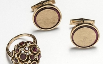 14kt Gold, Garnet, and Diamond Cluster Ring and a Pair of 14kt Gold Cuff Links