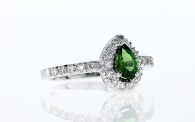 14 kt. White gold - Green Chrome Tourmaline, loupe clean vivid green Pear Shape halo Ring - 0.80 ct Tourmaline - Diamonds