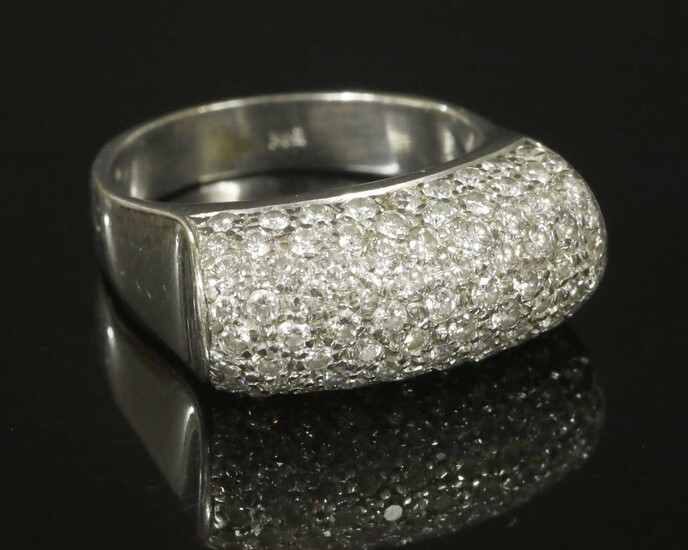 An Italian white gold diamond ring