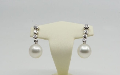 18 kt. White gold- 13 mm South sea pearls, White gold - Earrings - 0.68 ct Diamond