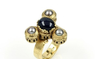 18 kt gold ring with sapphire and cultured pearls