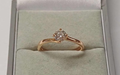 18CT GOLD DIAMOND SOLITAIRE RING. THE DIAMOND OF 0.50 CARATS...