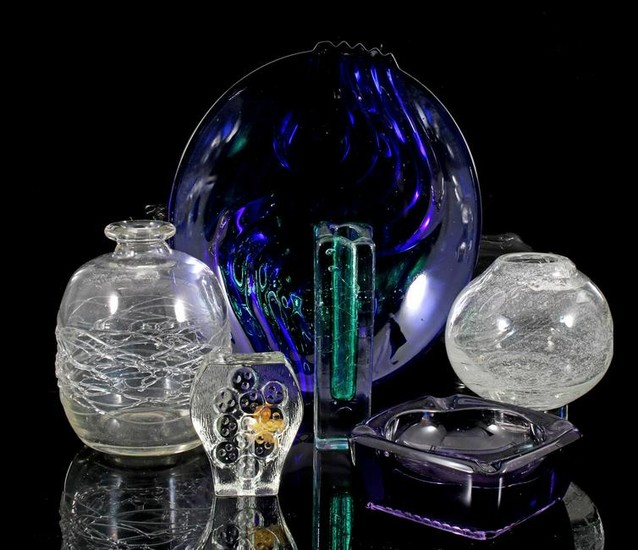 2 decorated clear glass vases