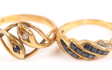 2 gold rings (750) set with small blue stones, one of which has a snake decoration. T: 53 and 58. Gross weight : 5.7 gr