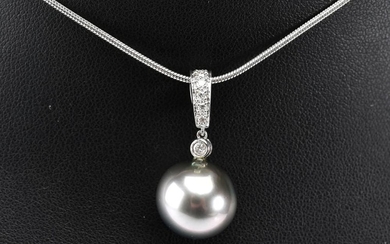 A TAHITIAN PEARL AND DIAMOND PENDANT ENHANCER, IN 18CT WHITE GOLD, PEARL APPROXIMATE SIZE 13.7MM.