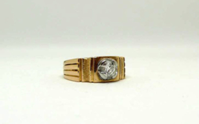 18 kt gold Chevalier ring with a central diamond