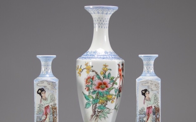 3 vases de Chine, coquille d'oeuf, République Hauteur: 26 et 17 cm Poids: 334 g...