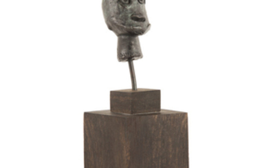 ANDRE DERAIN (1880-1954) Tête primitive Bronze cast with...