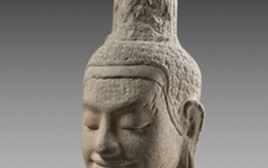 Cambodge, Art Khmer, style Bayon, XIIIe siècle Tête de Lokesvara
