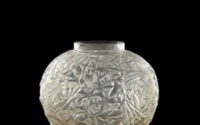 'Gui’, No.948, a Lalique clear and frosted...