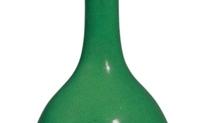 A CAMELLIA LEAF-GREEN GLAZED BOTTLE VASE QING DYNASTY, 18TH / 19TH CENTURY