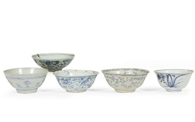 Five Chinese blue and white bowls, Ming dynasty