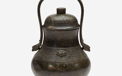 A Chinese archaistic patinated bronze covered wine vessel, you 倣古风格卣 late Ming/Qing dynasty 明末或清初