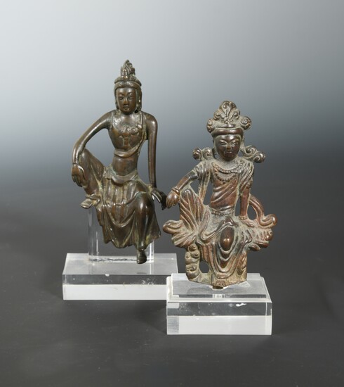 A Chinese bronze figure of Guanyin in seated pose, 15cm, another, 12.5cm, in Song Dynasty style (2)