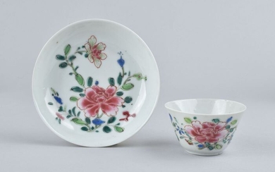A FINE CHINESE FAMILLE ROSE TEA BOWL AND SAUCER (2) - Porcelain - China - Yongzheng (1723-1735)