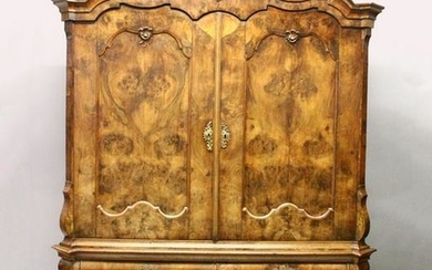 A GOOD 18TH CENTURY FRENCH OAK PRESS CUPBOARD, with a