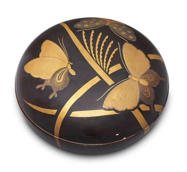 A Japanese lacquer circular box, early 20th...