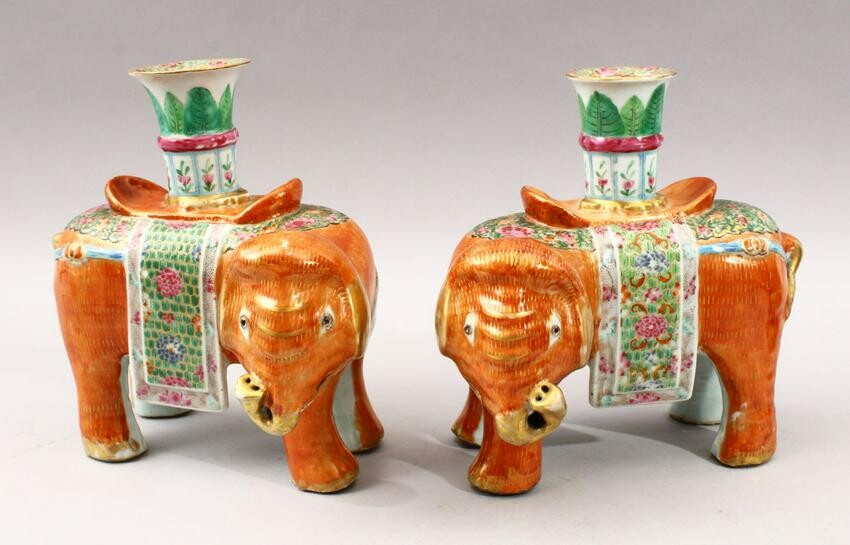 A LARGE AND FINE PAIR OF 19TH CENTURY CHINESE CANTON