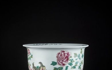 A LARGE FAMILLE ROSE ‘PHEASANT’ JARDINIERE, QING