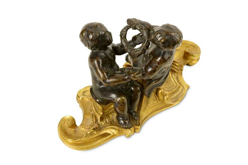 A MID 18TH CENTURY FRENCH BRONZE FIGURAL GROUP OF TWO PUTTI PLAYING WITH A WREATH