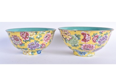 A PAIR OF CHINESE FAMILLE ROSE YELLOW PORCELAIN BOWLS 20th C...