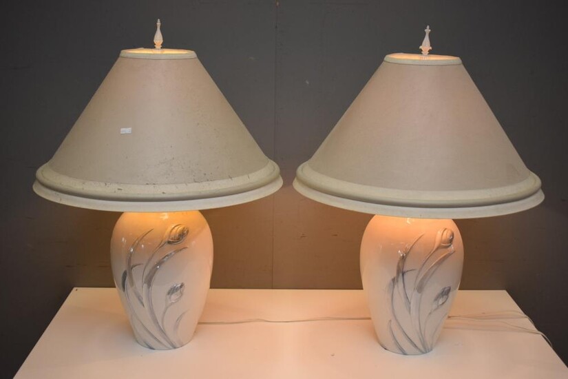 A PAIR OF DECORATIVE PORCELAIN ART NOUVEAU STYLE LAMPS (75 CM H)