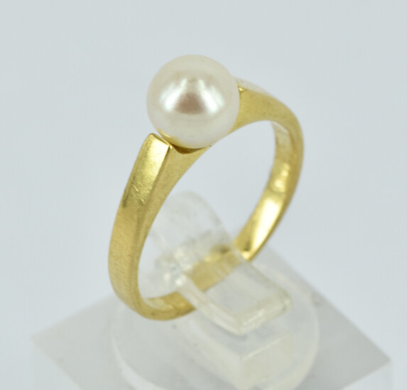 A PEARL RING