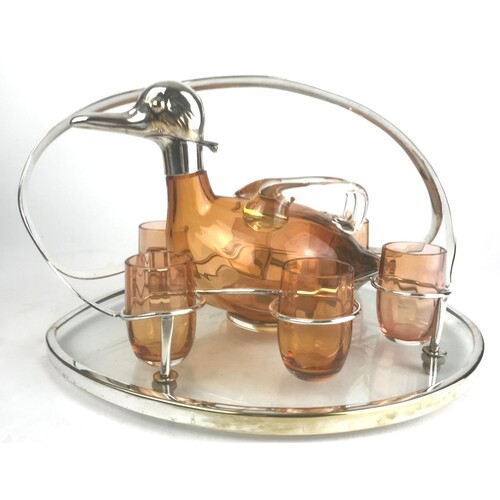 A STYLISH ART DECO SILVER PLATED TABLE DRINKING SET, TO INCL...