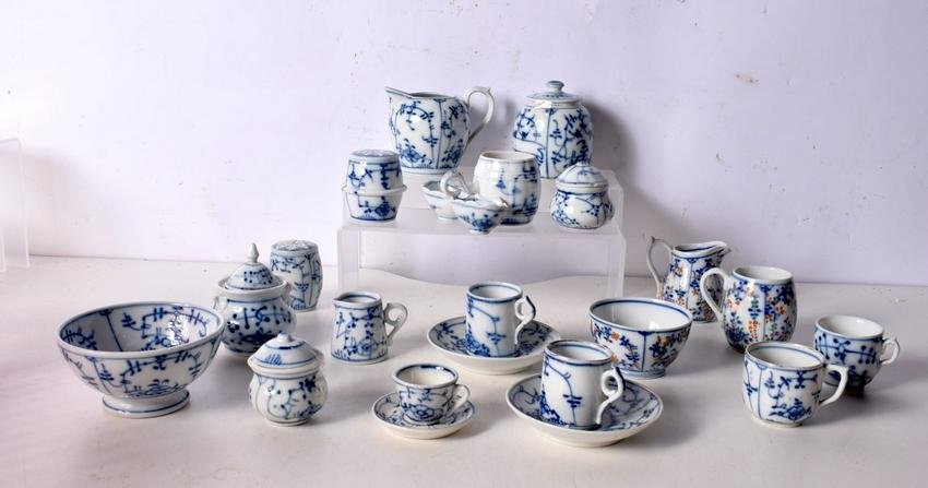 A collection of Continental small ceramics. 9cm (Qty).