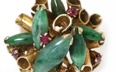 SOLD. A jade and ruby ring set with seven jades and five rubies, mounted in 14k gold. Size 52. – Bruun Rasmussen Auctioneers of Fine Art