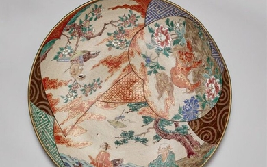 A large Kutani stoneware dish. 19. Jh.
