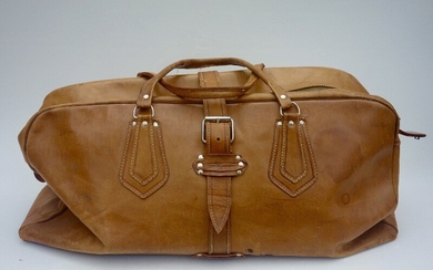 A patinated leather travel bag. 1950–60s. H. 35 cm. L. 70 cm. D. 20 cm.