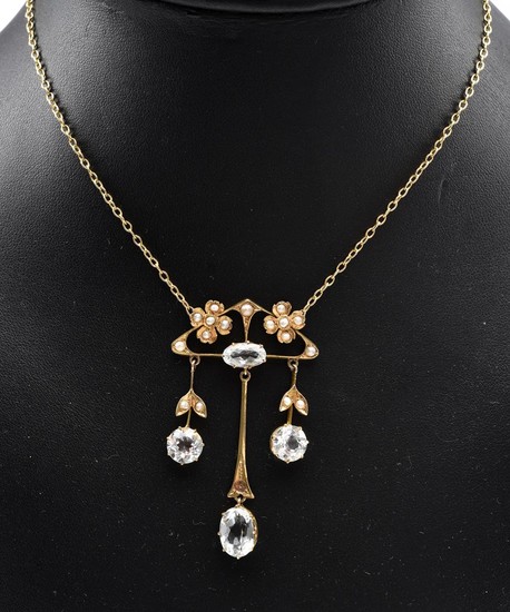AN EDWARDIAN AQUAMARINE AND SEED PEARL DROP NECKLACE IN 9CT GOLD, ENGLISH HALLMARKS, CIRCA 1915, TOTAL LENGTH 330MM