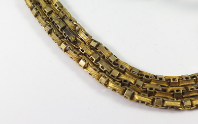 AN OLD 9ct GOLD THREE-ROW NECKLACE
