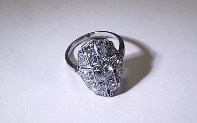 ART DECO DIAMOND & PLATINUM RING
