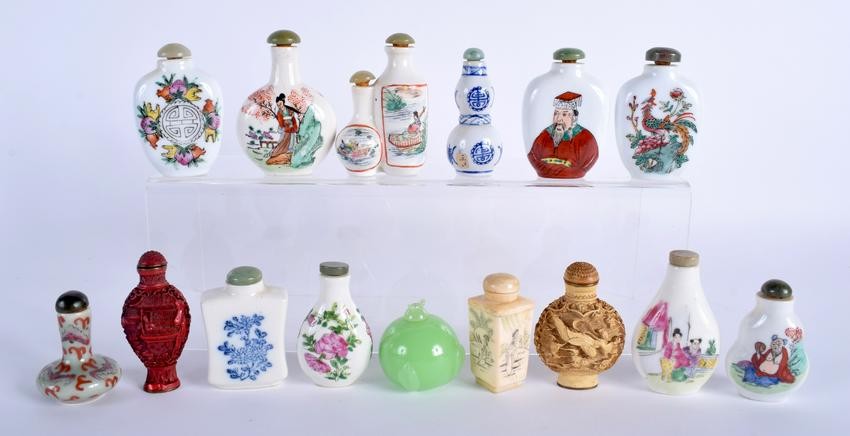 ASSORTED CHINESE SNUFF BOTTLES. (qty)