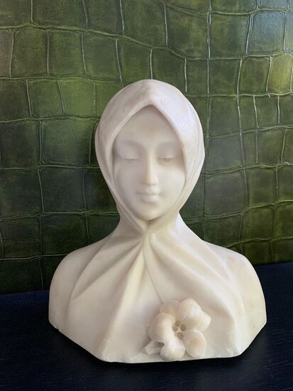 Aldolfo Cipriani (act. ca. 1880 - 1920) - Bust, woman with veil (1) - Alabaster - about 1900