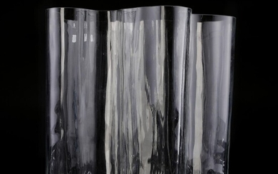 SOLD. Alvar Aalto: A large clear glass vase. Signed Alvar Aalto 3031. H. 30 cm. W. max. 28.5 cm. L. max. 30.5 cm. – Bruun Rasmussen Auctioneers of Fine Art