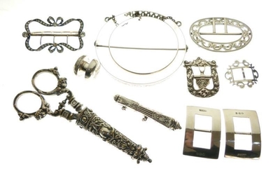 Assorted small items of silver, white metal etc to...