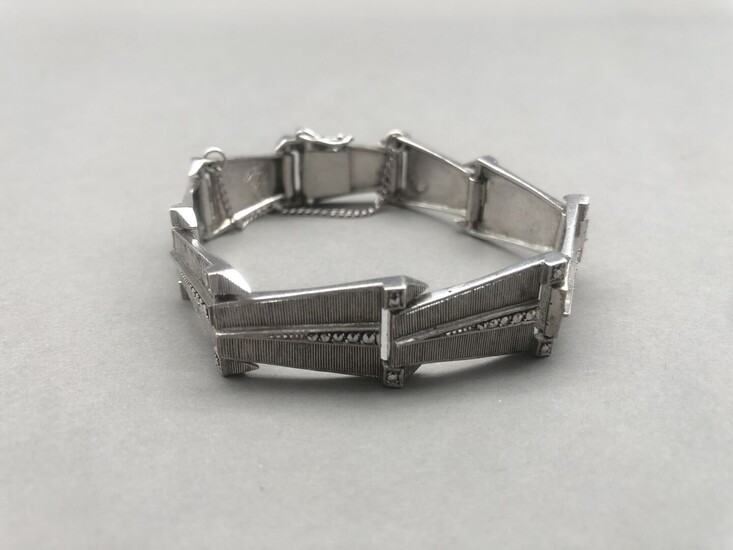 Bracelet semi-rigide de style Art-Déco, en... - Lot 349 - Lynda Trouvé