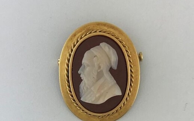 Brooch in 750°/°° gold with a cornelian cameo profile of a renaissance man, Trav; 19th century, Gross weight: 10,80g